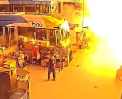 21776856901bf9e4ef2e.mp4-9