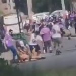 サッカーファン、ライバルチームのファンを袋叩きにしてしまう サッカーファン、ライバルチームのファンを袋叩きにしてしまう