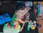 スヤスヤ眠るBBA、近くまで迫ってきた毒蛇に噛まれて飛び起きる
