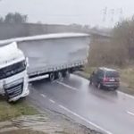 あなたならどうする?トラックに逃げ道を塞がれた車、死亡 あなたならどうする?トラックに逃げ道を塞がれた車、死亡
