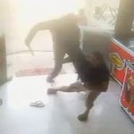 路上での喧嘩からこんなことに…店内で刺された男、血だらけになって死亡