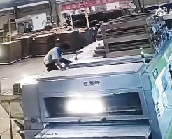 1798354690e90782330d.mp4-3