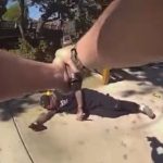 大人しくしておけば…警察に突進する男、警察に撃たれ死んでしまう… 大人しくしておけば…警察に突進する男、警察に撃たれ死んでしまう…