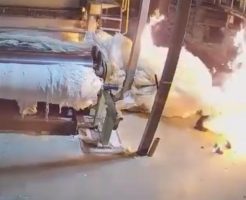 217768569299ad75eccb.mp4-9