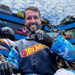 スタントマン、ショーでトリックを披露するも失敗し死亡