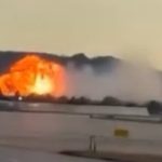 辺りは炎と黒い煙に包まれて…貨物機が墜落し4人死亡、11人負傷 辺りは炎と黒い煙に包まれて…貨物機が墜落し4人死亡、11人負傷