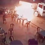 タバコ吸う場所間違えてるやろ…タバコを吸ったバカのせいでガソリンスタンド炎上 タバコ吸う場所間違えてるやろ…タバコを吸ったバカのせいでガソリンスタンド炎上