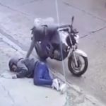 選択ミスから強盗失敗、負傷した強盗犯は仲間に置き去りにされる