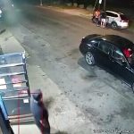 静かな夜に突如として鳴り響く銃声、バイクに乗った男たちによる銃撃事件