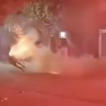 花火で遊ぶなと何度も注意すべき、手に持っていた花火が爆発 花火で遊ぶなと何度も注意すべき、手に持っていた花火が爆発