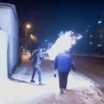 イタズラではすまされない…フレアガンを使って見知らぬ相手を襲撃