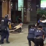 中国の人質交渉、警察が出てきた容疑者を撃って事件解決