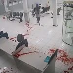 何も得られず終わる…銀行強盗に失敗した強盗犯、血を流しながら死亡