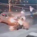 どこまでも一緒、バイクに2人乗りのカップルが車と衝突し空を飛ぶ どこまでも一緒、バイクに2人乗りのカップルが車と衝突し空を飛ぶ