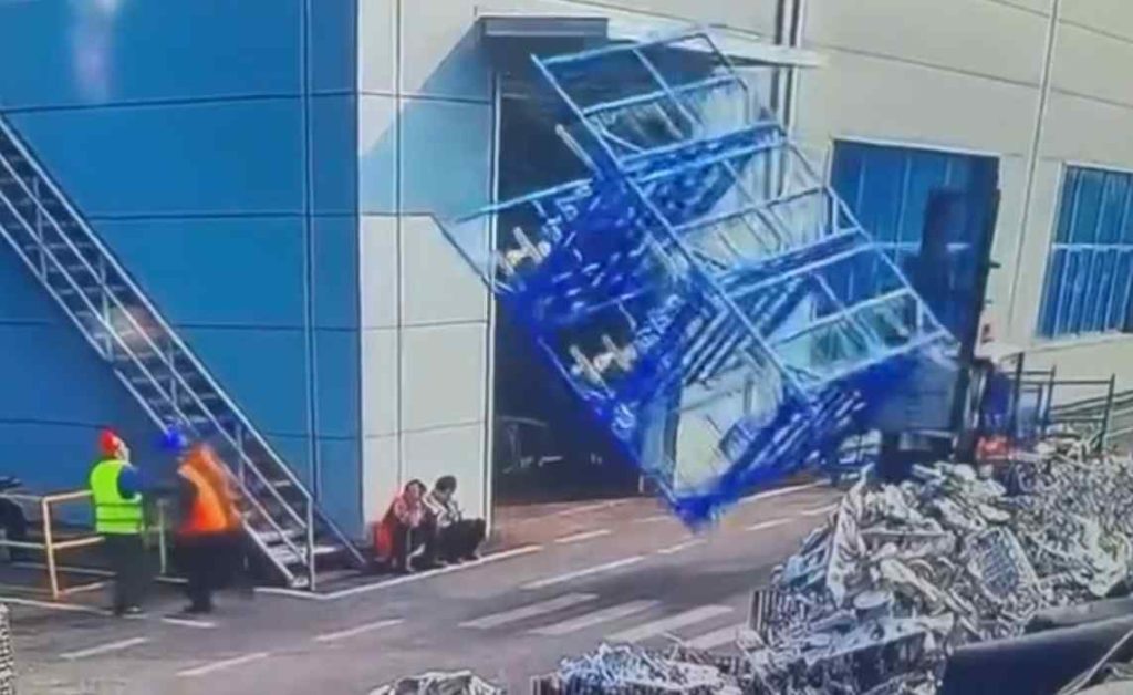 21776856930236214bbc.mp4-9