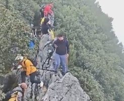 21776856936b4883c90f.mp4-9