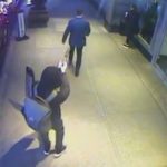 ユナイテッドヘルスケアCEO射殺事件、新たな監視映像が公開される ユナイテッドヘルスケアCEO射殺事件、新たな監視映像が公開される