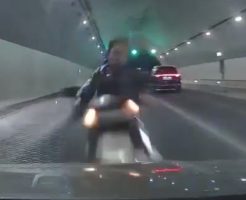 21776856941105972810.mp4-9