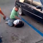 イキって殴りかかったアホな男、反撃されて地面を舐める結果に