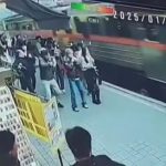 列車と写真を撮るために近付く女さん、列車と接触し列車の下へ