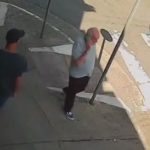 スマホを盗んで逃げた泥棒、バスに轢かれ終わる