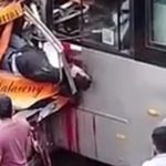 バス同士の衝突事故、逆さ吊りになった男の死体…