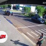 轢かれた瞬間終わり、道路を横断していた人がトラクターに轢かれ即死