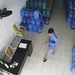 彼は仕事をしていただけです。掃除中の男を2人のヒットマンが襲撃、銃殺 彼は仕事をしていただけです。掃除中の男を2人のヒットマンが襲撃、銃殺