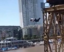 636526930be138dda0.mov-3