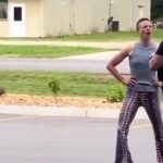 警察相手に舐めた態度取ったまんさん、テーザー銃で撃たれる