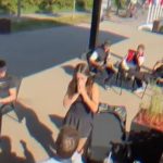 さすがにダサすぎやろ…先に女を殴った男、反撃されてKO