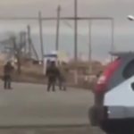 イスラム国の狂信者の女、軍事基地の検問所で自爆する