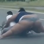 デブな彼女とバイクで2人乗りした結果、バイクが耐えられず逝く デブな彼女とバイクで2人乗りした結果、バイクが耐えられず逝く
