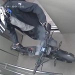 自転車から煙が…エレベーターで自転車が火を出して火事に