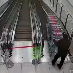エスカレーターの上からショッピングカートが落ちてくるなんて…