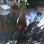 突然のことに周りも困惑、バスの運転手が急に血を吐く 突然のことに周りも困惑、バスの運転手が急に血を吐く