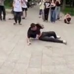 スケートボードでトリックを披露→失敗し、顔面強打 スケートボードでトリックを披露→失敗し、顔面強打